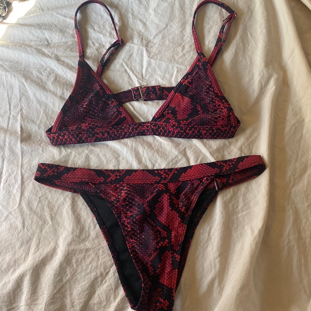 Back bite swim suit